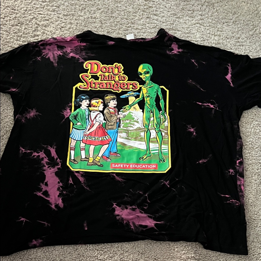 Graphic Shirt - Black and Pink